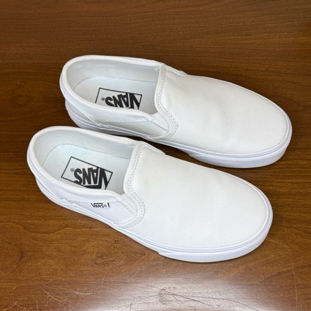 Vans Classic Slip-On White Canvas Sneakers Women’s Size 5.5 (Like new)